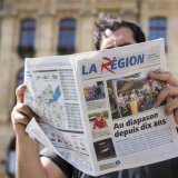 Le quotidien "La Region" est surrendetté et a annoncé le licenciement de l'ensemble de ses collaborateurs. (Archives) KEYSTONE/JEAN-CHRISTOPHE BOTT